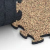 Großaufnahme vom Verbindungssystem von WARCO-Boden 6790 - Balkónová podlaha im Farbdesign Terakota. Abmessungen 44,6 x 44,6 x 1,8 cm.