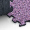 Großaufnahme vom Verbindungssystem von WARCO-Boden 6792 - Balkónová podlaha im Farbdesign Levandule. Abmessungen 44,6 x 44,6 x 1,8 cm.
