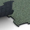 Großaufnahme vom Verbindungssystem von WARCO-Boden 6906 - Halová podlaha pro psí sport im Farbdesign Anglický trávník. Abmessungen 97,1 x 97,1 × 1,8 cm.