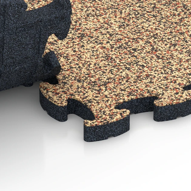 Großaufnahme vom Verbindungssystem von WARCO-Boden 6952 - Sportovní dlaždice hřiště im Farbdesign Terakota. Abmessungen 44,6 x 44,6 × 2,8 cm.