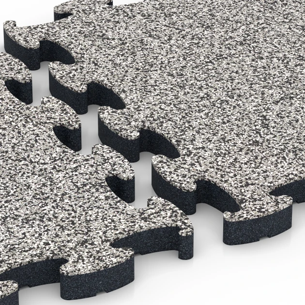 Großaufnahme vom Verbindungssystem von WARCO-Boden 6878 - Fitness Max Floor System im Farbdesign Šedá žula. Abmessungen 44,6 x 44,6 × 2,8 cm.