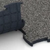 Großaufnahme vom Verbindungssystem von WARCO-Boden 6886 - Fitness Max Floor System im Farbdesign Tmavě šedá žula. Abmessungen 97,1 x 97,1 x 2,8 cm.