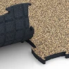 Großaufnahme vom Verbindungssystem von WARCO-Boden 6894 - Fitness Max Floor System im Farbdesign Ratan. Abmessungen 97,1 x 97,1 x 2,8 cm.