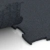 Großaufnahme vom Verbindungssystem von WARCO-Boden 6962 - Fitness Premium sportovní podlaha im Farbdesign Antracit. Abmessungen 99 x 99 x 1,8 cm.