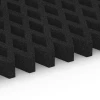 Großaufnahme vom Verbindungssystem von WARCO-Boden 7012 - Dopadová zatravňovací dlažba im Farbdesign Antracit. Abmessungen 100 × 100 × 8 cm.