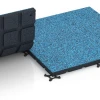 Großaufnahme vom Verbindungssystem von WARCO-Boden 7139 - Sportovní podlaha pro venkovní fitness im Farbdesign Atlantik. Abmessungen 60 x 60 x 3 cm | 0,36 m².