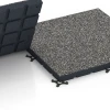 Großaufnahme vom Verbindungssystem von WARCO-Boden 7141 - Sportovní podlaha pro venkovní fitness im Farbdesign Tmavě šedá žula. Abmessungen 60 x 60 x 4 cm | 0,36 m².