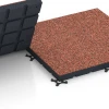 Großaufnahme vom Verbindungssystem von WARCO-Boden 7145 - Sportovní podlaha pro venkovní fitness im Farbdesign Etna. Abmessungen 60 x 60 x 4 cm | 0,36 m².