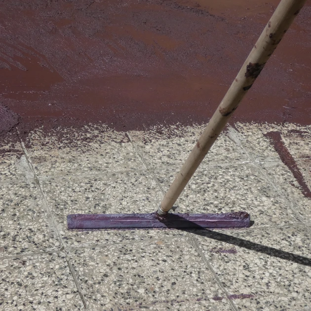 Aufsicht auf die Unterseite, also die Bodenseite von WARCO-Formteil 0024 - ALLESDICHT – Hydroizolace im Format 25 kg.