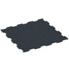 Aufsicht auf die Unterseite, also die Bodenseite von WARCO-Formteil 6968 - Fitness Premium sportovní podlaha Plus im Format 99 x 99 x 1,8 cm.