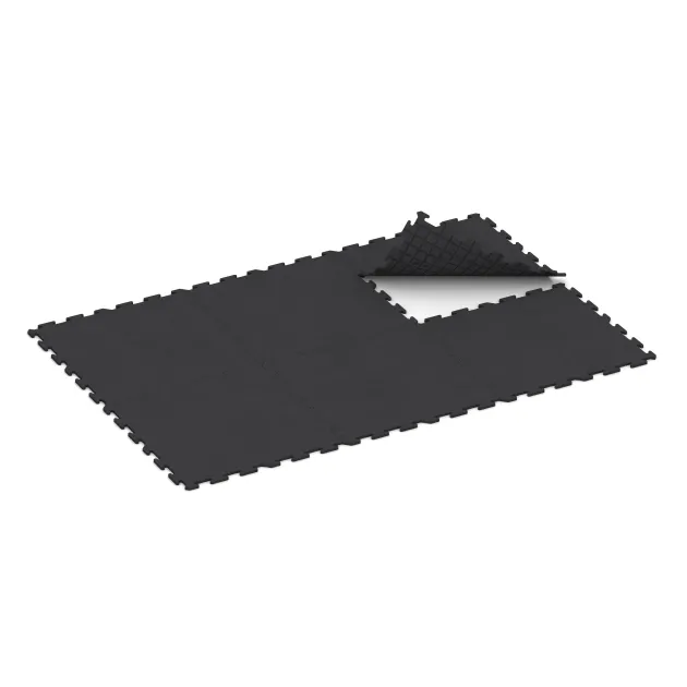 Typische Verlegung oder Einbausituation für den Artikel 0377 von WARCO - Sportovní podlaha Studio, Farbton Antracit in der Abmessung 1000 x 1000 x 18 mm.