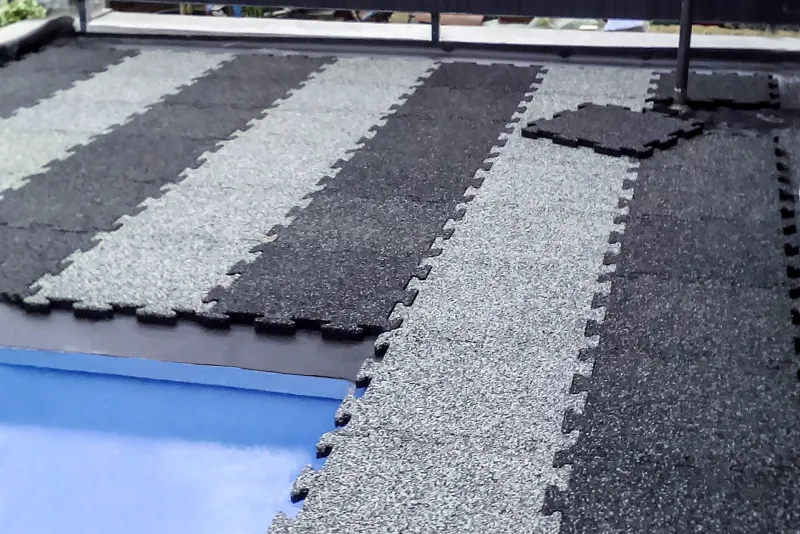 With WARCO swimming pool tiles, it is very easy to renovate the patio or terrace and the pool at low cost or to create a new, permanently weatherproof pool.